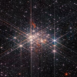 Archivo:Westerlund 1 Star Cluster as Seen by the James Webb Space Telescope (JWST)