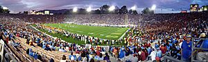 Archivo:2008-1206-USC-UCLA-014-RB-gt-PAN
