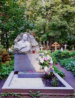 Archivo:6124. St. Petersburg. Grave E.A. Khilya