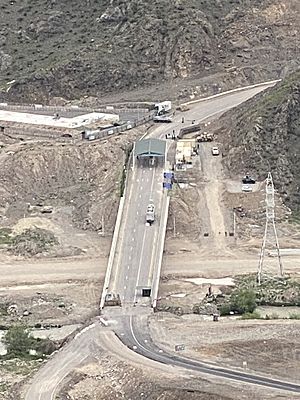 Archivo:Azerbaijani Checkpoint at the Lachin Corridor, as viewed from Kornidzor, Republic of Armenia