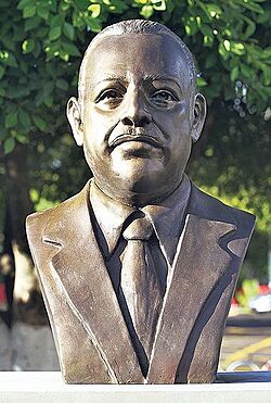 Busto de Felix Ulloa.jpg