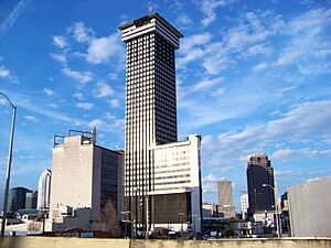 Archivo:Crescent City Towers - panoramio