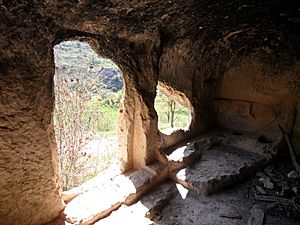 Archivo:Cueva artificial en Markinez