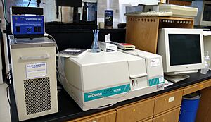 Archivo:DU640 spectrophotometer
