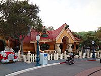 Archivo:Disneyland park - Anaheim Los Angeles California USA (9894366226)
