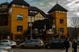 Archivo:Dublin Pub San Martín de los Andes PaulaDurán