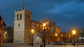 Escalona del Prado. Iglesia de San Zoilo y Plaza Mayor.jpg
