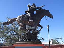 Estatua Francisco Villa en Pto Palomas - panoramio.jpg