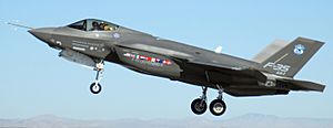 Archivo:F-35 at Edwards (Cropped)