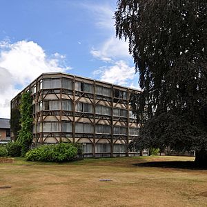 Archivo:Garden Building, St. Hilda's College, Oxford