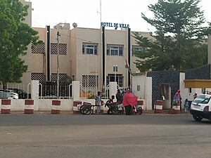 Archivo:Hôtel de ville de Niamey 01