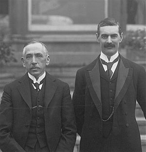 Archivo:Hughes and Chamberlain - crop