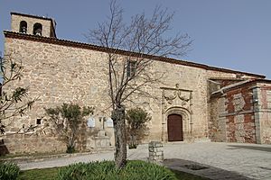 Archivo:Iglesia de la Asunción de Nuestra Señora, Nombela, fachada principal, 02