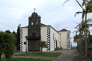 Archivo:La Palma - Puntallana - Calle Melchor Perez Calderon - Iglesia de San Juan Bautista 05 ies