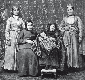 Archivo:Lynch Armenia Five generations