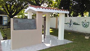 Archivo:Máximo Gómez Monument, Baní, DR
