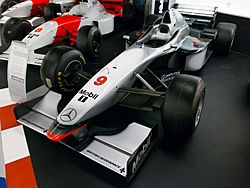 Archivo:McLaren MP4-12 front-left Donington Grand Prix Collection