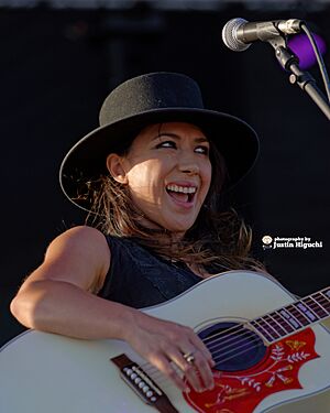 Archivo:Michelle Branch 9-06-2014 -30 (14978742478)