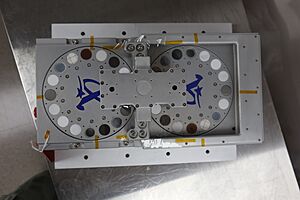 Archivo:NASA Science Payload to Study Lunar Dust (IMG 0311)