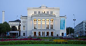 Archivo:Opera Nacional, Riga, Letonia, 2012-08-07, DD 04
