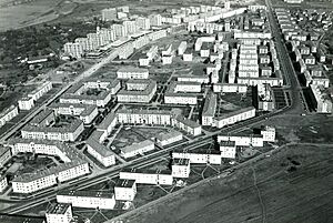 Archivo:Orasul Gheorghe Gheorghiu-Dej vedere aeriana