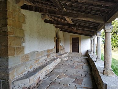 Archivo:Pórtico de la Iglesia de San Félix de Oles