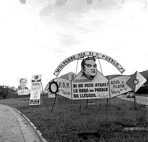 Archivo:Pancartas en las elecciones generales de Venezuela de 1963