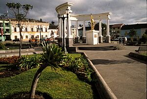 Archivo:Parque de San Gabriel, Carchi, Ecuador