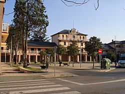 Plaza Mayor de Llaranes.jpg