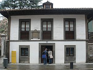 Archivo:Pola de Lena - Casa natal de Vital Aza