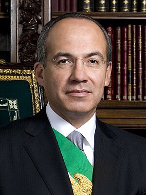 Archivo:Presidente Felipe Calderon (cropped) (b)