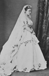 Archivo:Princess Helena in her wedding dress