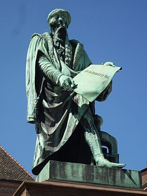Archivo:Statue of Johannes Gutenberg on Place Gutenberg, Strasbourg