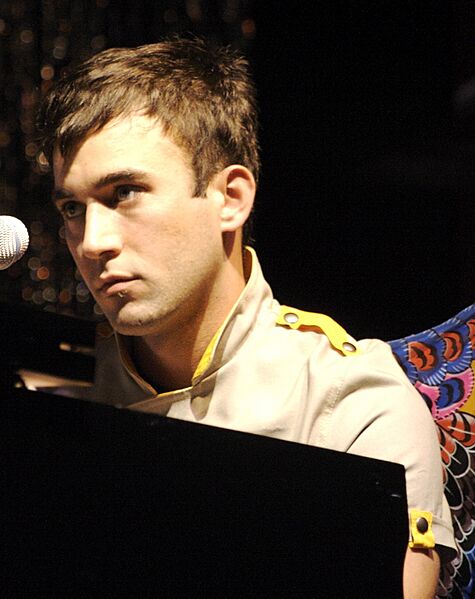 Sufjan Stevens (243114176) (cropped)