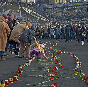Archivo:The way of the Euromaidan Heavenly Hundred. Institutska st. Kiev. 24.02.2014