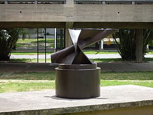 Archivo:UCV 2015-071 Antoine Pevsner 1953, Projection Dynamique a 30 de Gres o El Dinamismo en 30 grados