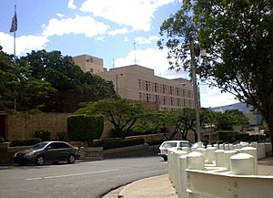 Archivo:US Embassy in Tegucigapa 2