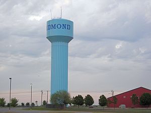 Water tower in Edmond, Oklahoma.jpg
