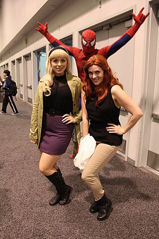 WonderCon 2015 - Spider-Man, Gwen Stecy, and Mary Jane (17048763441).jpg