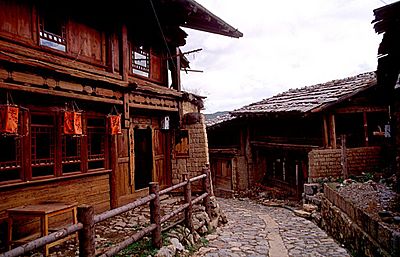 Archivo:Zhongdian-ciudad-antigua-calles-c05
