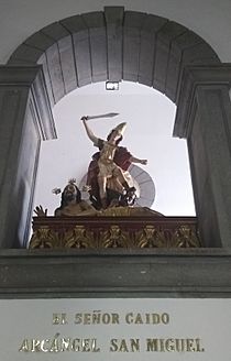 Archivo:Altar de El Señor Caído y San Miguel Arcángel, Popayán