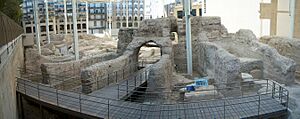 Archivo:Ancient Roman theater in Cesaraugusta