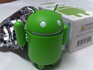 Archivo:Android green figure, next to its original packaging