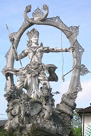 Archivo:Arjuna statue