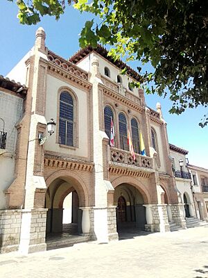 Archivo:Ayuntamiento de Coca