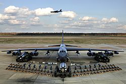 Archivo:B-52H static display arms 06