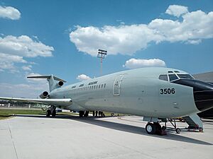 Archivo:Boeing 727-264 FAM
