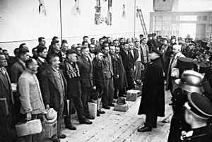 Archivo:Bundesarchiv Bild 183-R96361, Dachau, Konzentrationslager