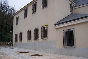 Archivo:Casa de la Moneda Segovia edificio residencia lou