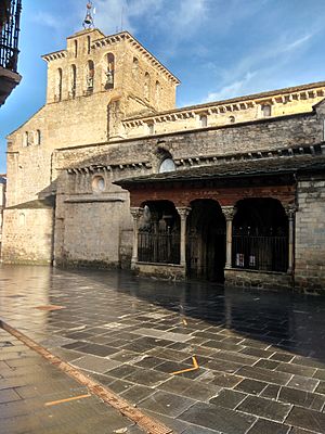 Catedral de Jaca. Exterior sur.jpg